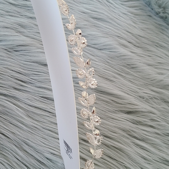 Rhinestone flowergirl headpiece - Picture 4 of 5